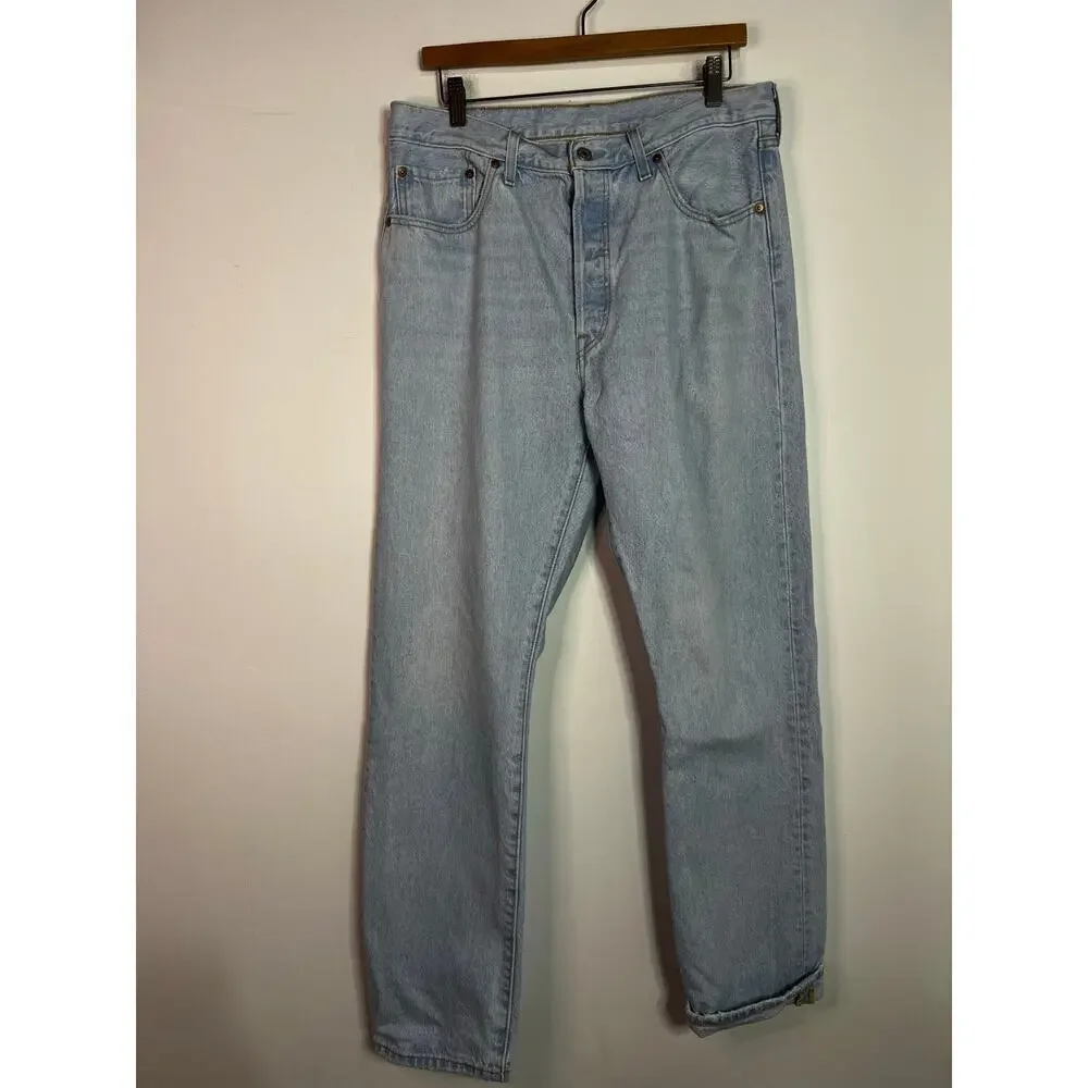 Levi's 501 90s jeans in a light stonewash. Size 33